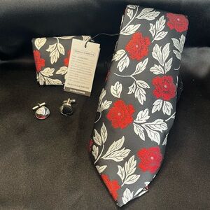 NWT- Beautiful Silk Floral Black and Red Tie Set